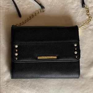 Cute Steve Madden black & gold crossbody purse !!